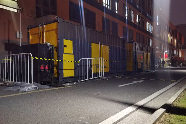 牟平柴油发电机组的输出电压是如何调节的?